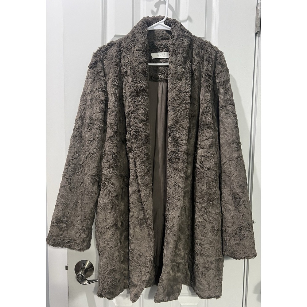 ASTR the Label Skylar Faux Fur Teddy Coat Size L Taupe Brown Mob Wife Luxury